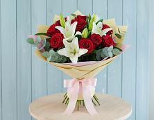 Букет цветов из:  Лилии и Розы в Кукуштан