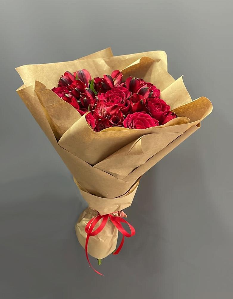 Букет цветов из: Альстромерии и Розы в Кукуштан