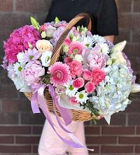 Композиция солнечный день в Кукуштан Цветочная композиция из Розы, Хризантемы, Пионы и Лизиантусы в корзине в Кукуштан
