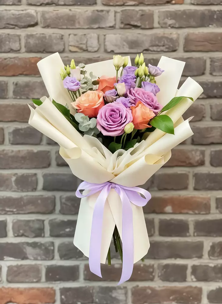 Букет цветов из: Лизиантусы и Розы в Кукуштан