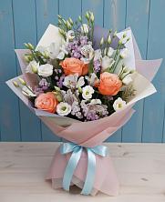 Букет цветов из:  Лизиантусы, Розы, Альстромерии и Гипсофила в Кукуштан