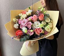 Букет цветов из:  Розы, Лизиантусы и Гвоздики в Кукуштан