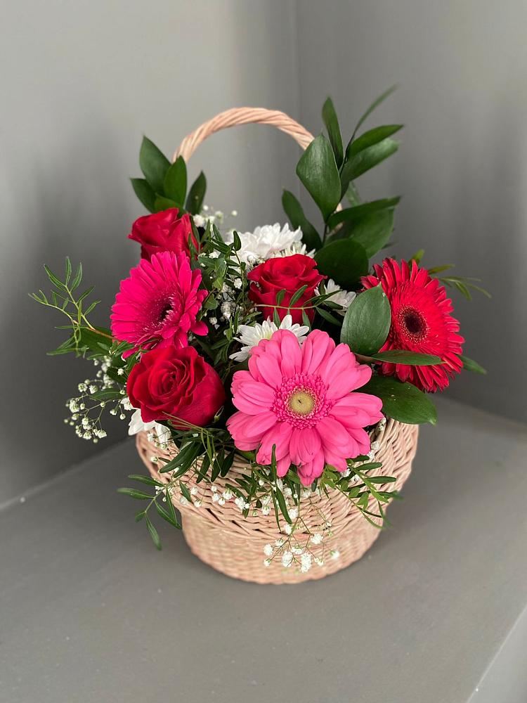 Цветочная композиция из Розы, Хризантемы и Герберы в корзине в Кукуштан