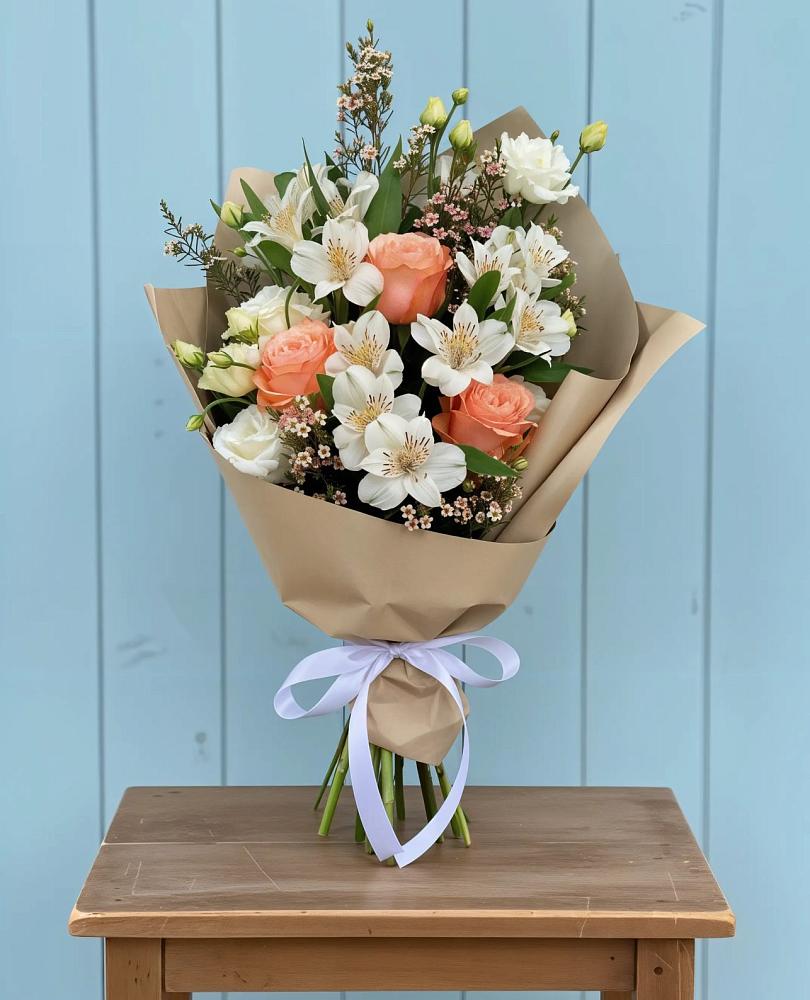 Букет цветов из: Альстромерии, Лизиантусы, Розы и Хризантемы в Кукуштан