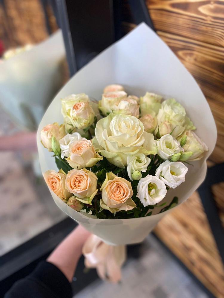 Букет цветов из: Розы и Лизиантусы в Кукуштан